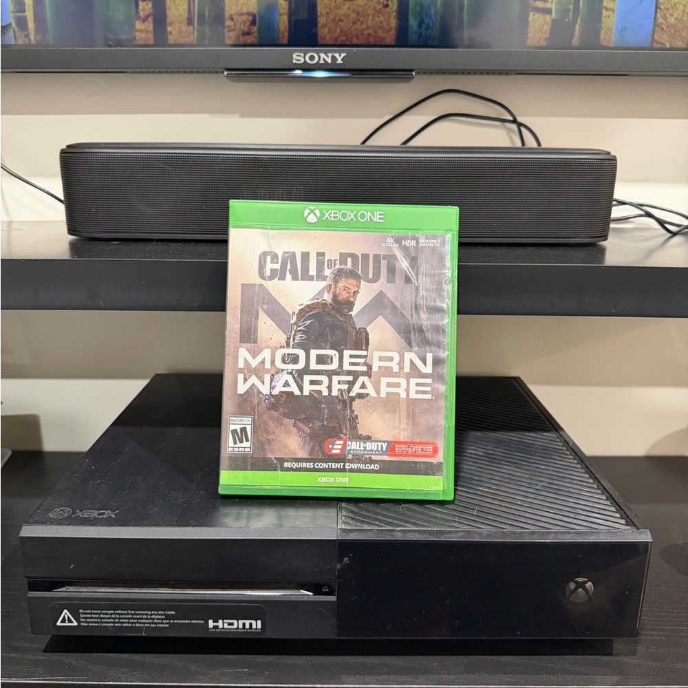 Xbox One Console Bundle with Call of Duty: Modern Warfare - Black